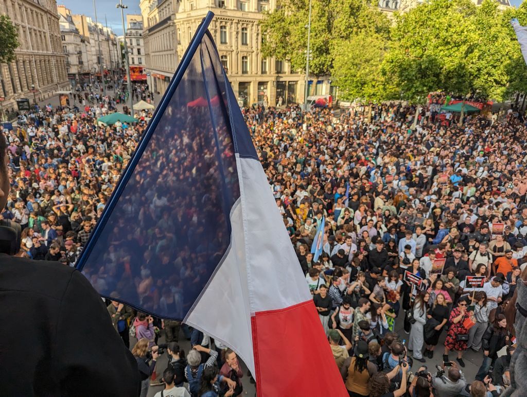 Thousands gather in Paris to celebrate the victory of the left-wing union in the French election