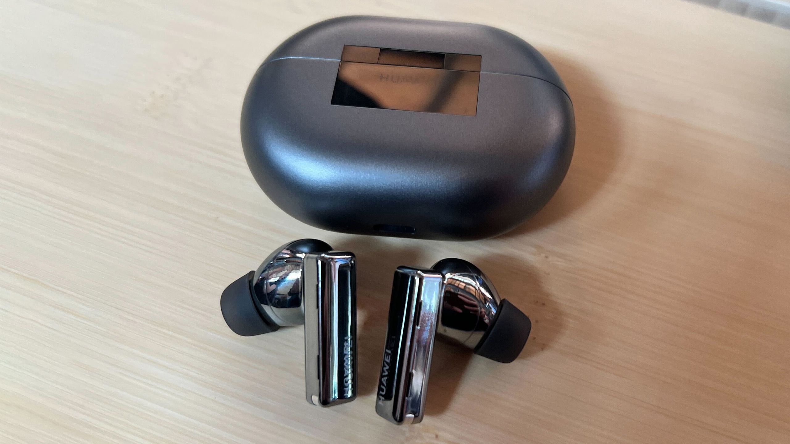 HUAWEI  FREEBUDS PRO カーボンブラック② SBSE7bKDXqKyUvucQ6fAK8-2560-80.jpg