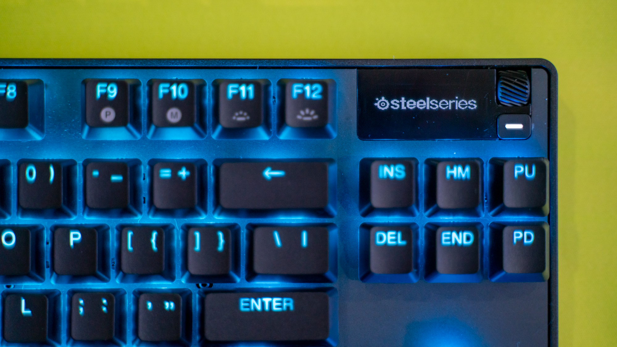 SteelSeries Apex Pro TKL on a green mouse pad