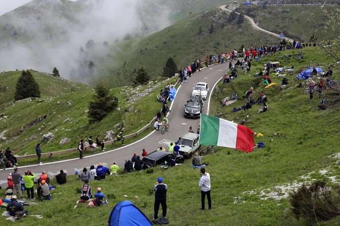 The climb up Monte Grappa during stage 19