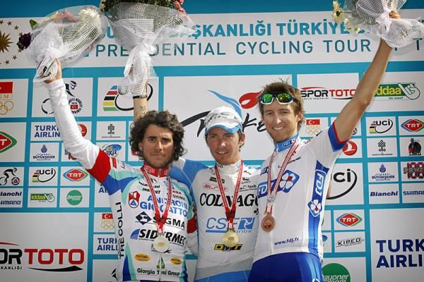 Stage three podium (l-r): Roberto Ferrari (Androni Giocattoli), Manuel Belletti (Colnago - CSF Inox) and Wesley Sulzberger (FDJ)