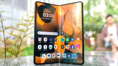 Motorola Razr Fold Review.