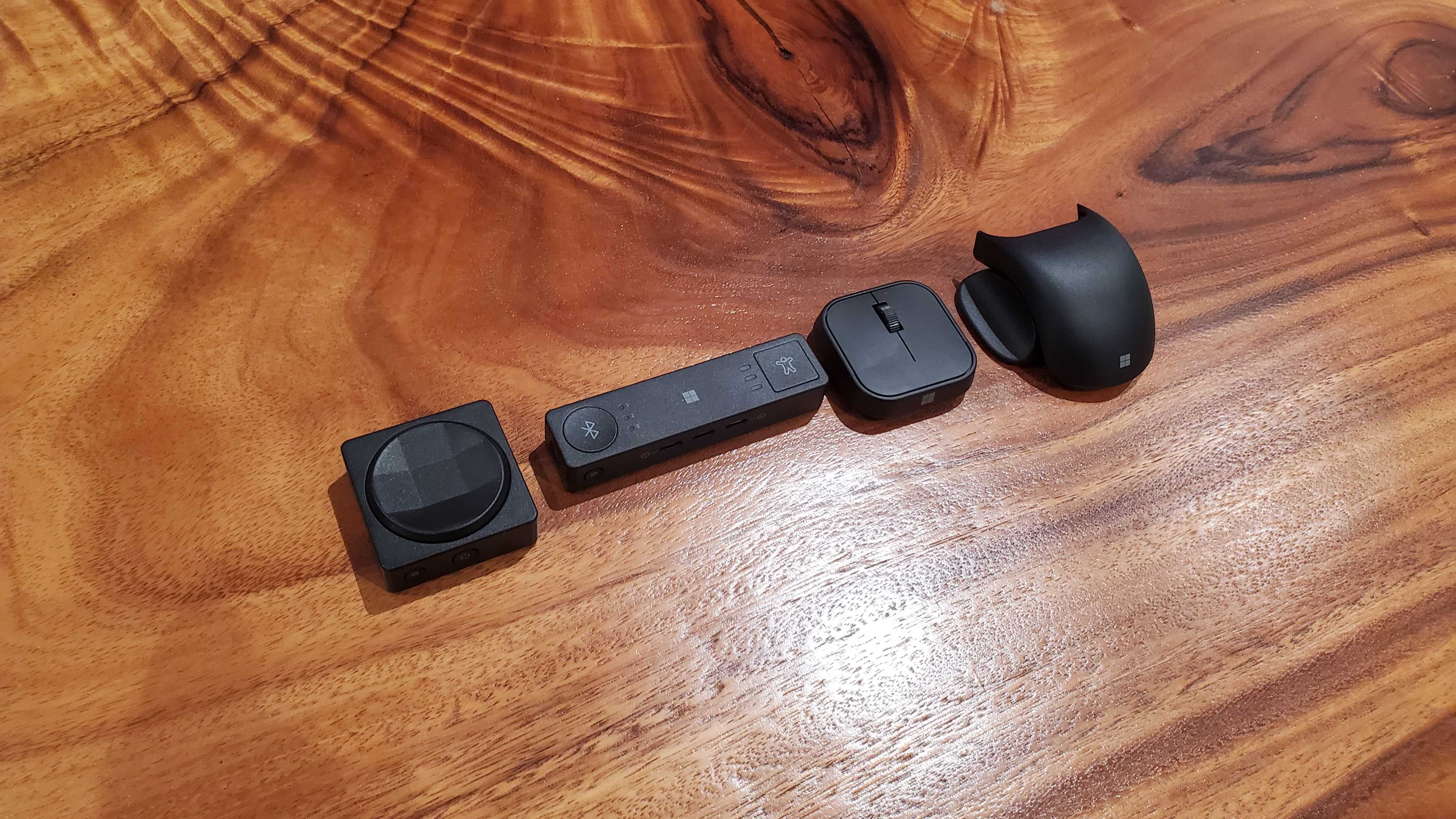 o D-pad, hub, mouse e rabo do mouse/descanso para o polegar