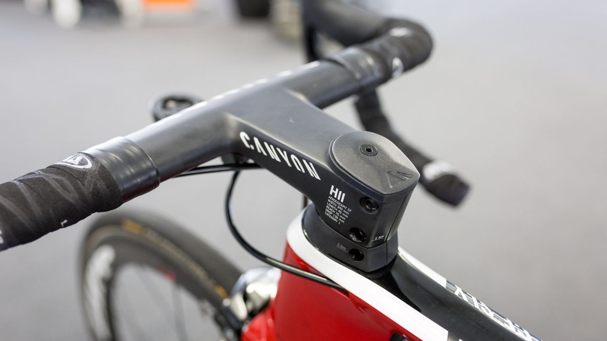 The integrated handlebars/stem