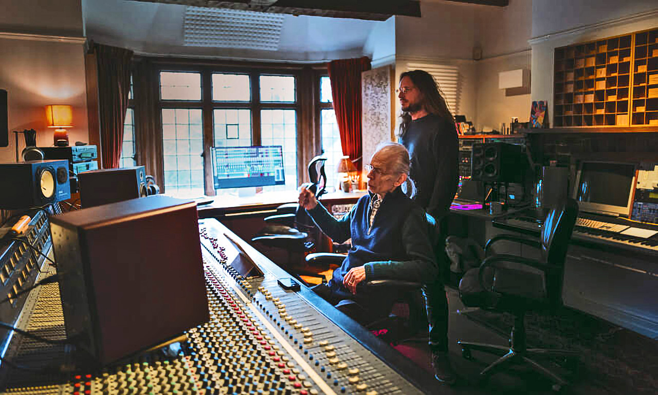 Yes&amp;rsquo; Steve Howe and Jon Davison in the band&amp;rsquo;s studio control room