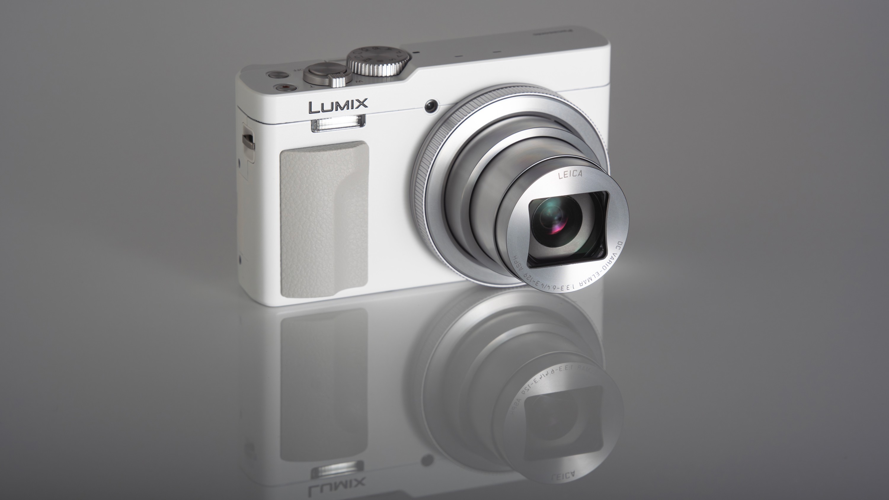 Lumix TZ99 in white