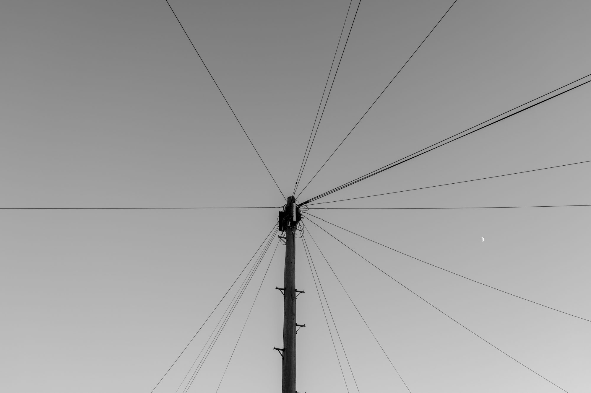 Leica Q3 Monochrom sample gallery: phone line mast