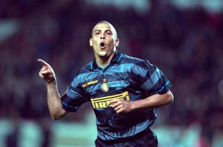 Ronaldo celebrates the third goal for Internazionale