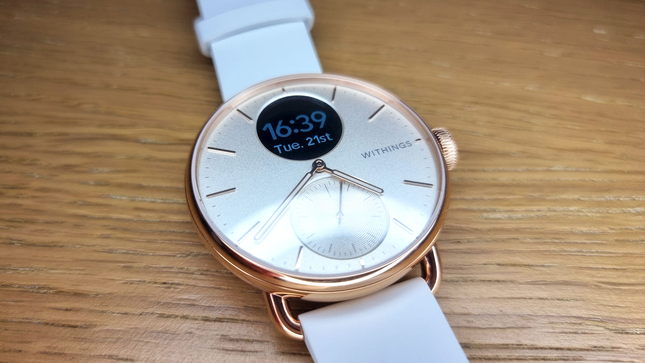 a close-up picture of the Withings ScanWatch 2's display
