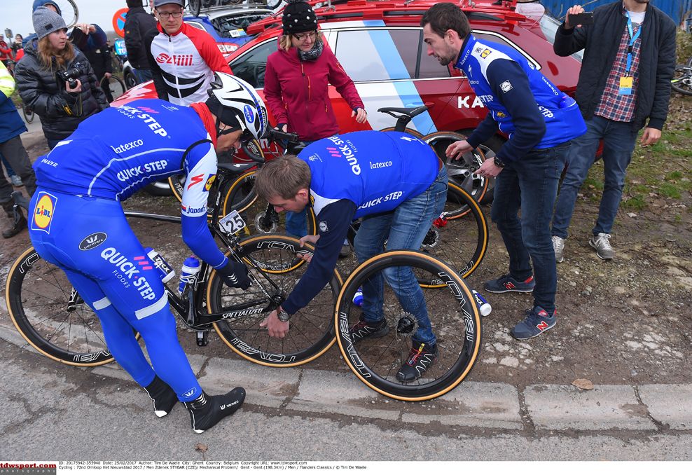 Zdenek Stybar (Quick Step Floors) has a mechanical