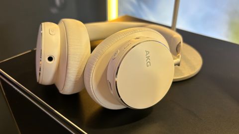 AKG N9 Hybrid in white