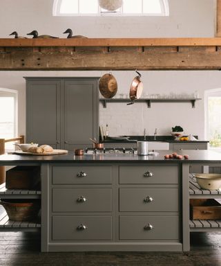 wooden floor, black countertops, hanging copper pans, open shelving, storage ideas, farmhouse style,