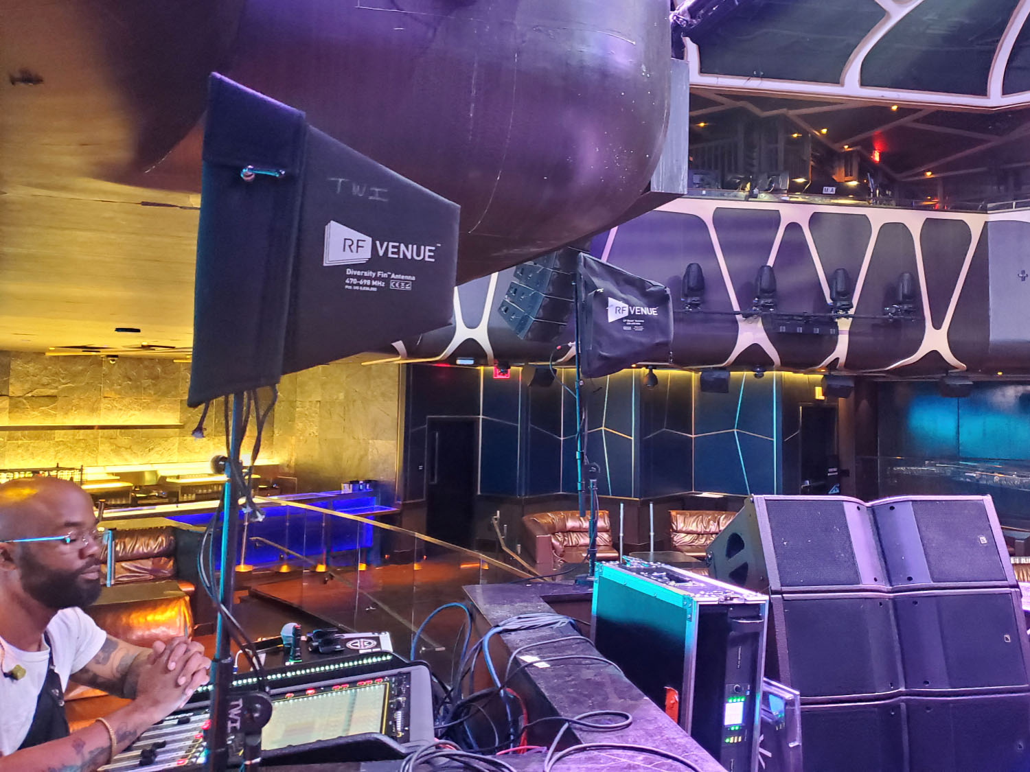 Las Vegas-based sound company The Wave’s wireless audio rig, including RF Venue’s Diversity Fin and CP Beam antennas and COMBINE4 IEM transmitter combiner deployed for hip hop/rap artist Saweetie at Hakkasan Nightclub (MGM Grand Hotel).