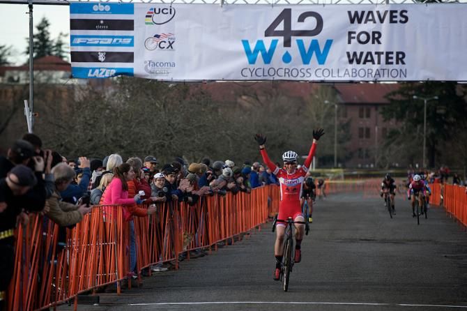 Rachel Lloyd (CALIFORNIA GIANT CYCLING) wins the elite women's race
