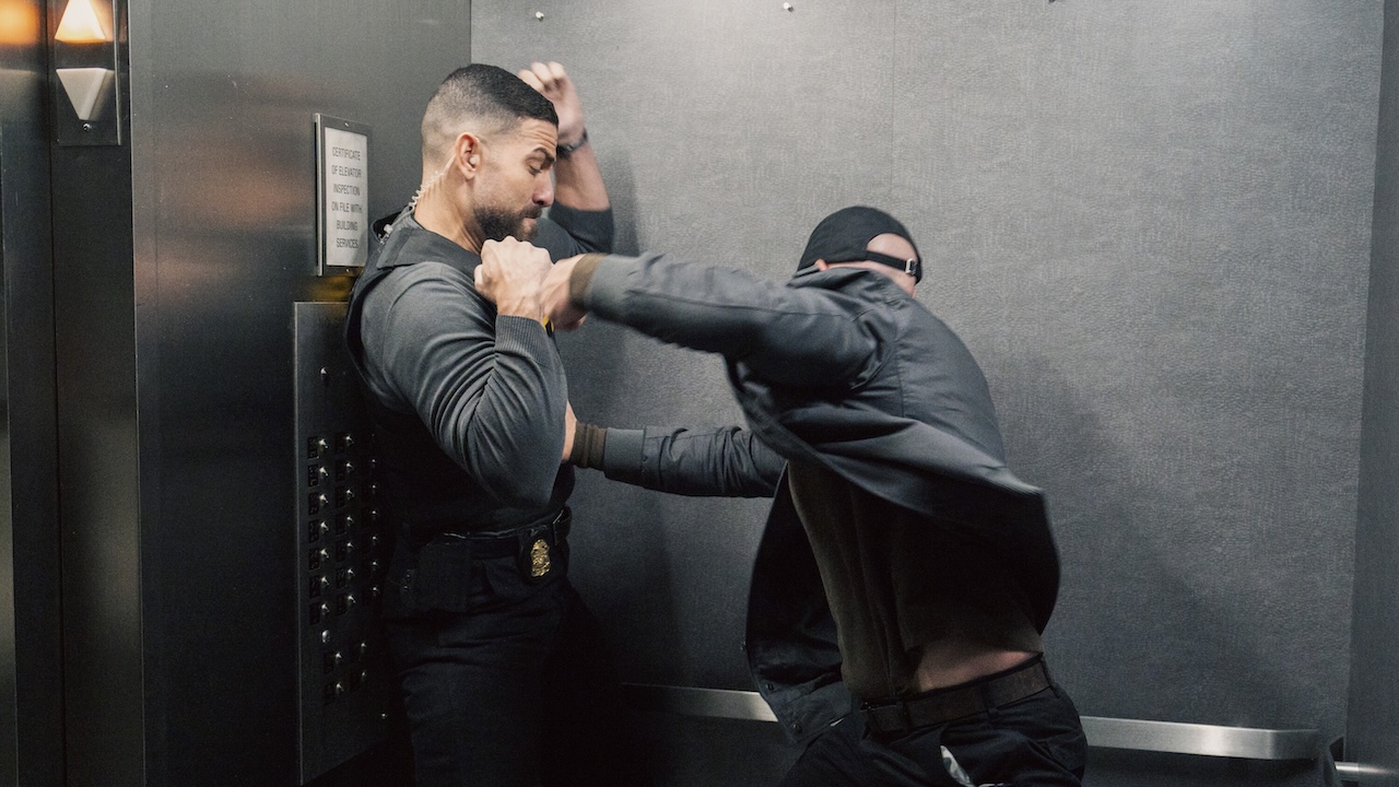 OA fighting Oslo in an elevator in FBI Season 8x12
