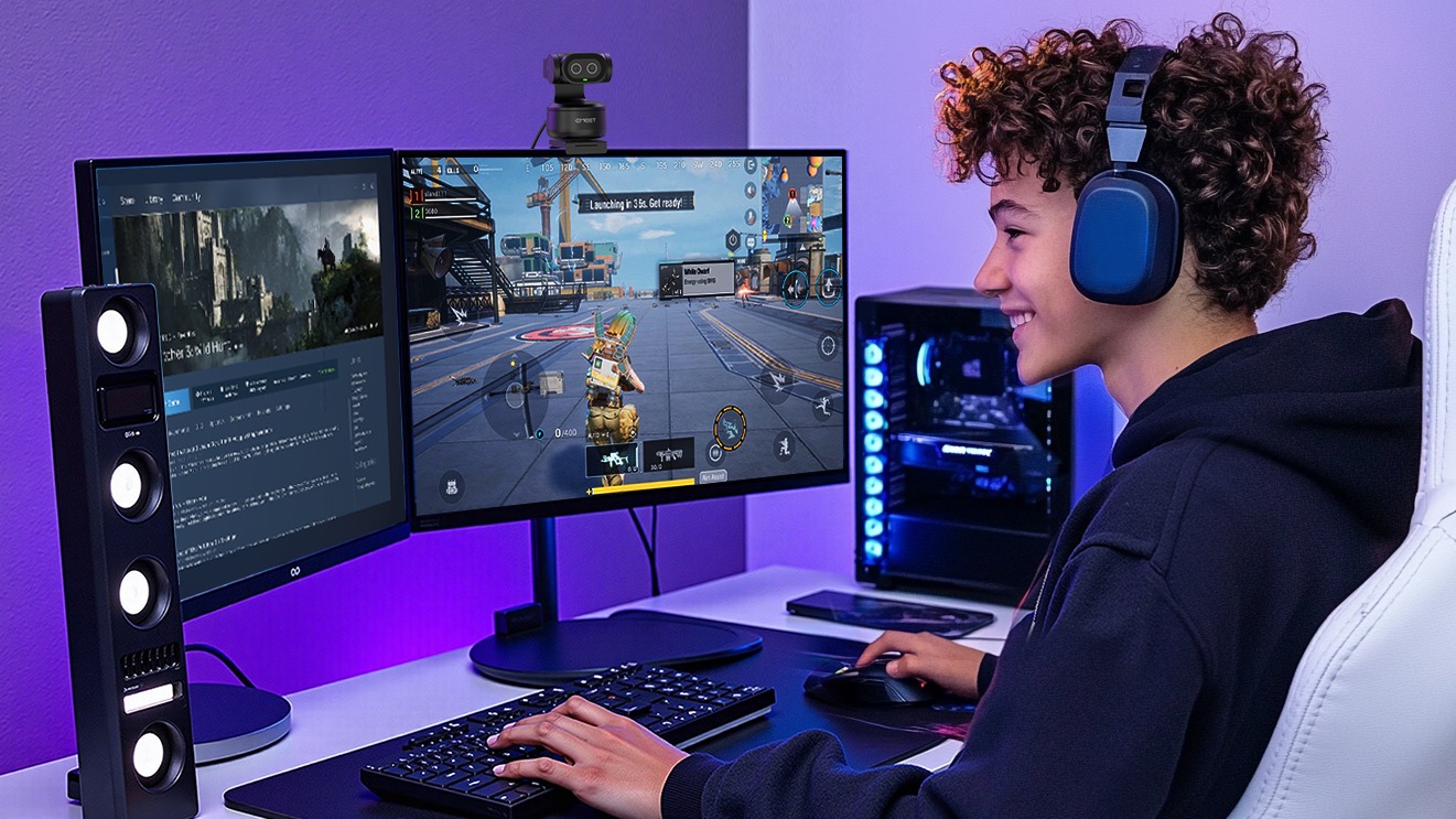 A man streaming a game using the emeet Pixy