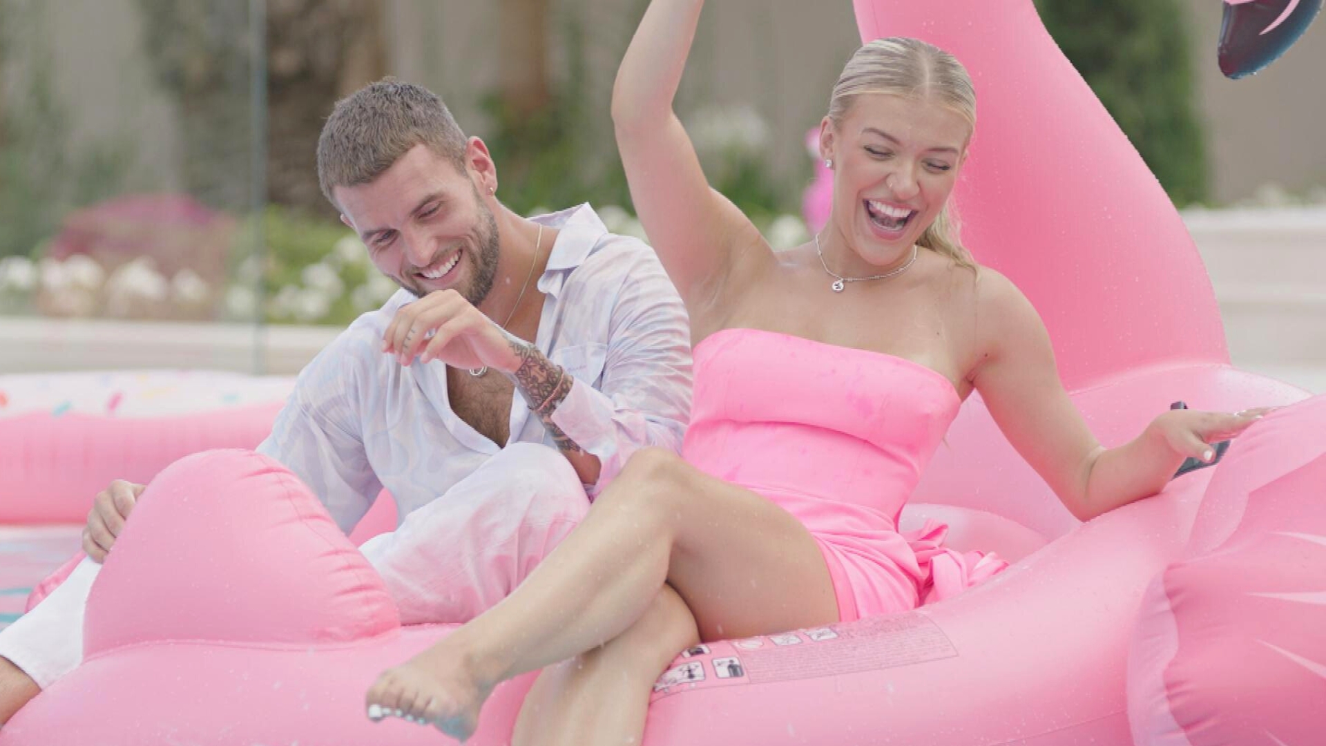 Zach and Molly on a pink pool inflatable during their last date/ on Love Island 2023