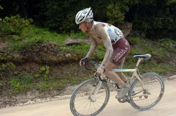 Alexander Efimkin (Ag2r-La Mondiale) gets some leg warmers as the mud blends in with his team's brown shorts