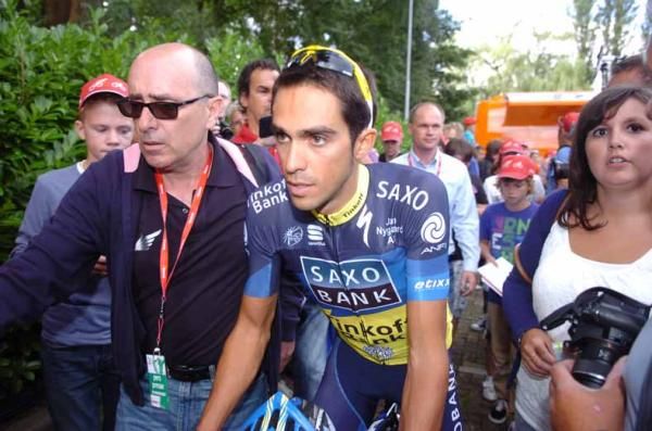 Alberto Contador (Saxo Bank-Tinkoff Bank) is shepherded towards the start line by his press officer Jacinto Vidarte.
