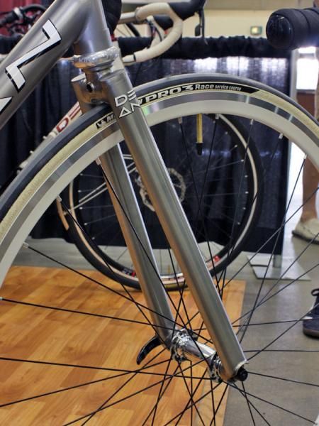 Dean also included its own segmented titanium fork to match.
