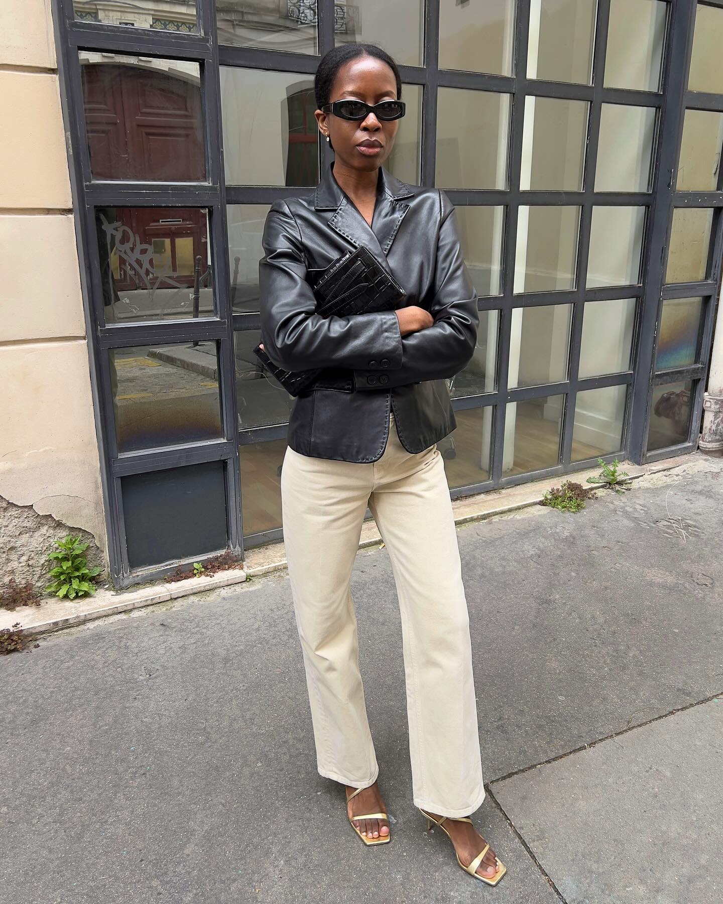 Fashion person wearing khaki jeans.