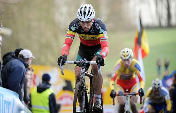 Nys puts the pressure on, distancing Klaas Vantornout.