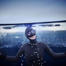 Goggles, Personal protective equipment, Diving equipment, Cool, Underwater, Flash photography, Underwater diving, Water sport, Costume, Wetsuit, 