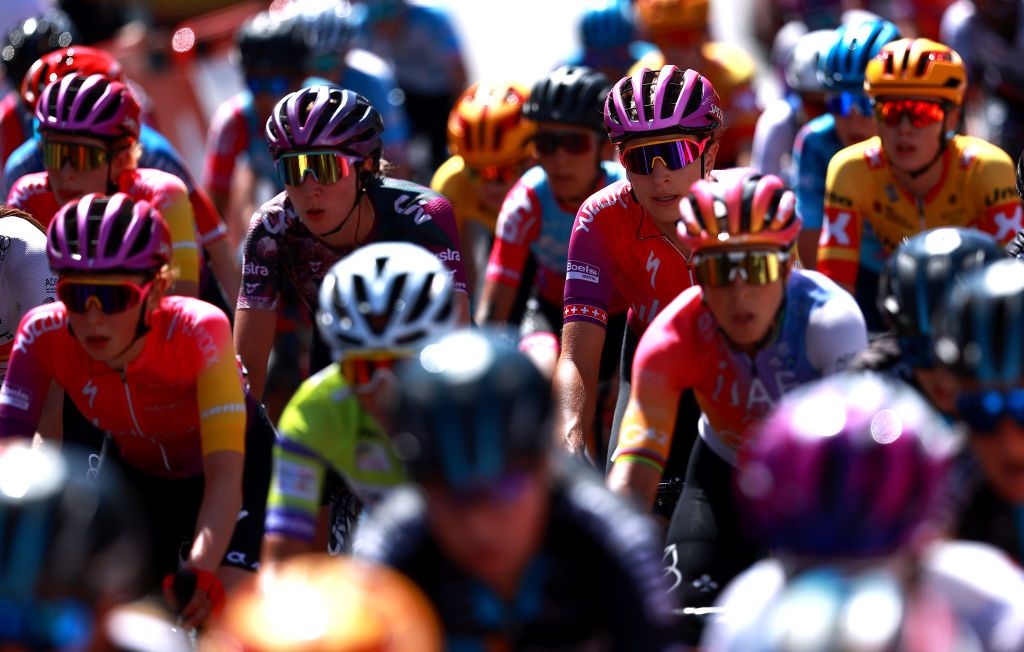 Women&#039;s peloton racing at the Ceratizit Challenge by La Vuelta