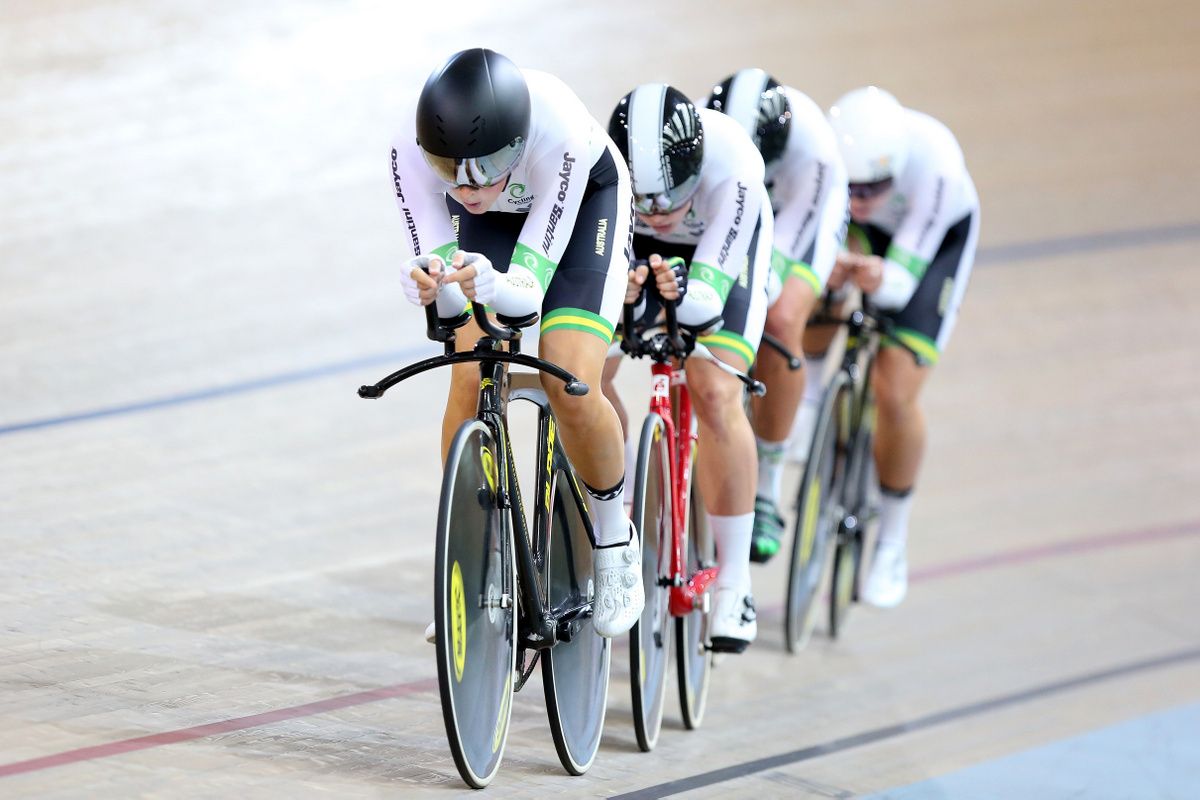 The team pursuit squad in action