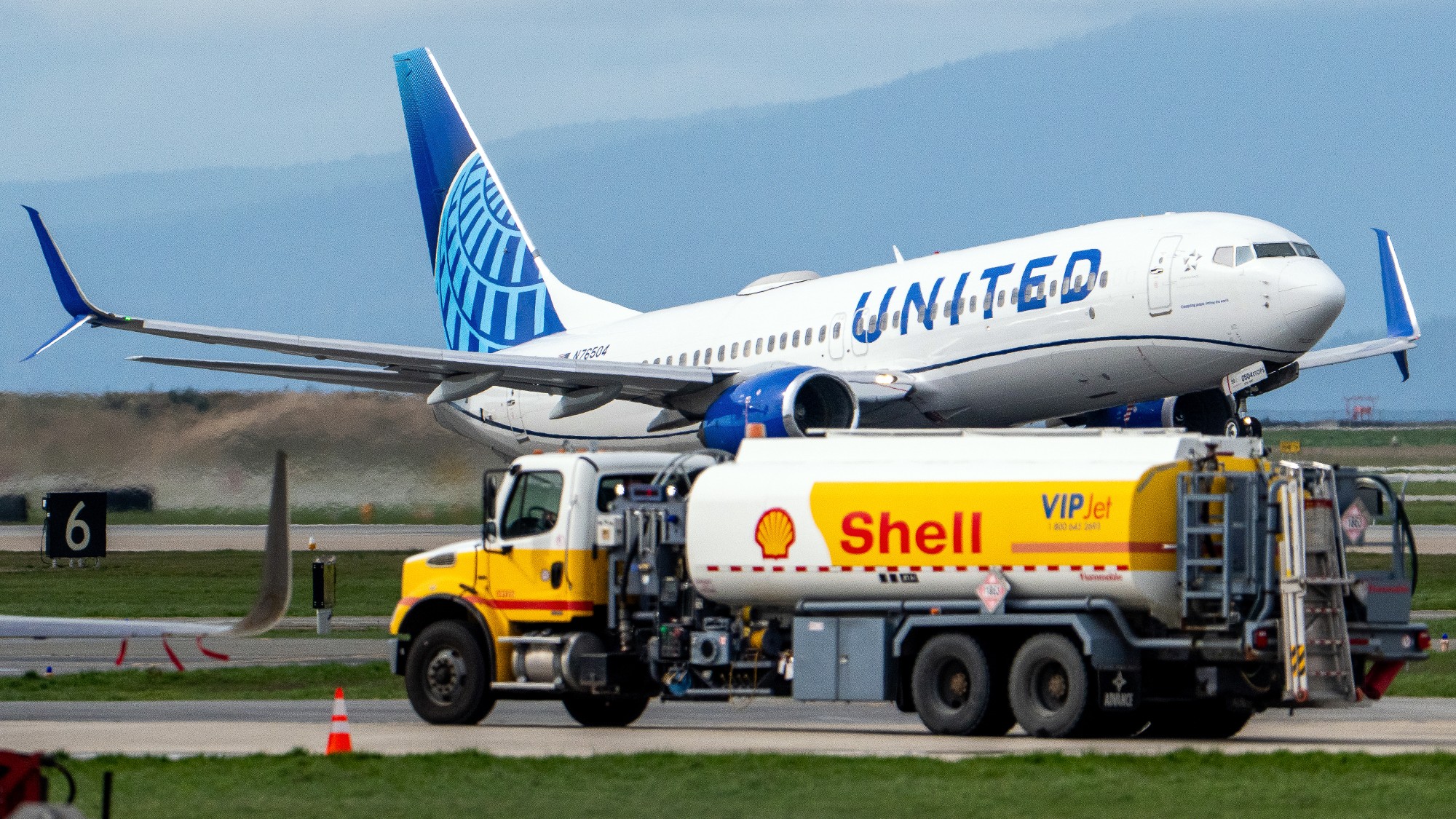 A United Airlines plane and Shell jet fuel truck at Vancouver International Airport
