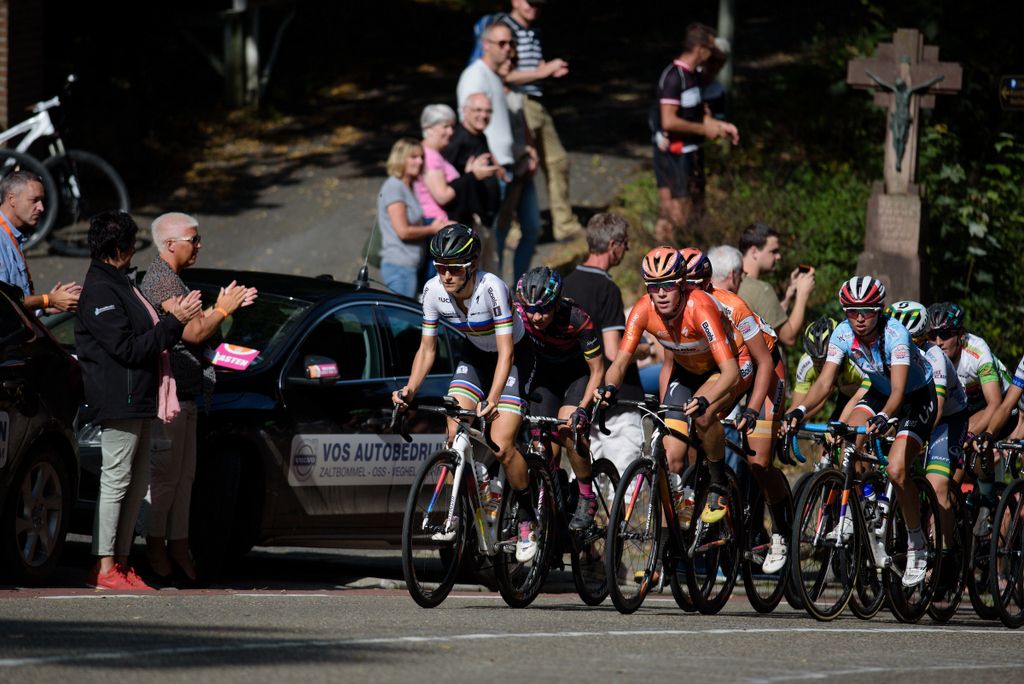 Lizzie Armitstead (Boels Dolmans) leads up the Cauberg