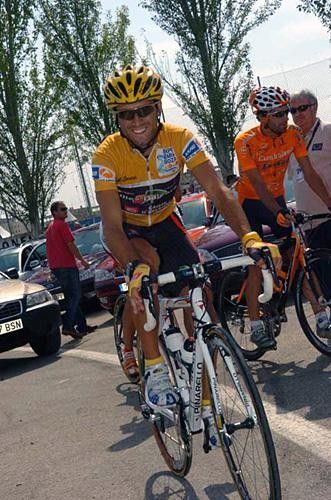 Alejandro Valverde (Caisse d'Epargne) smiles at the start