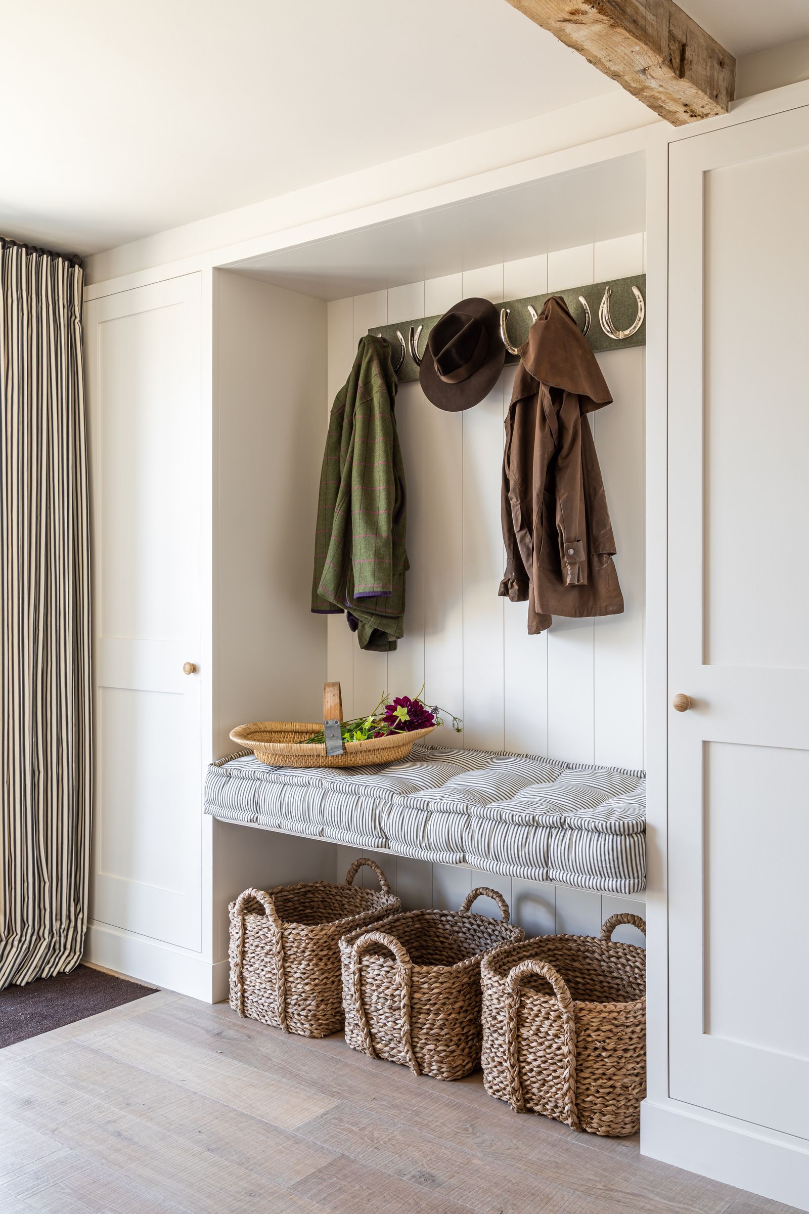 7 things people with nice-smelling entryways always do