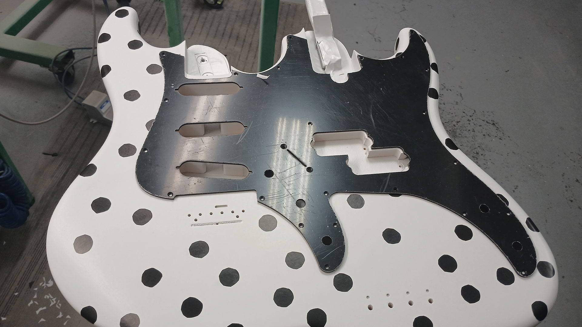 Godin's custom guitar for Angine de Poitrine