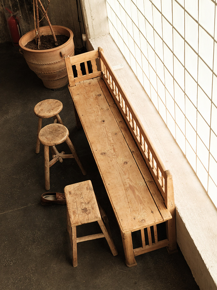 1OAM lofts interiors, midcentury furniture and raw brutalist concrete surfaces