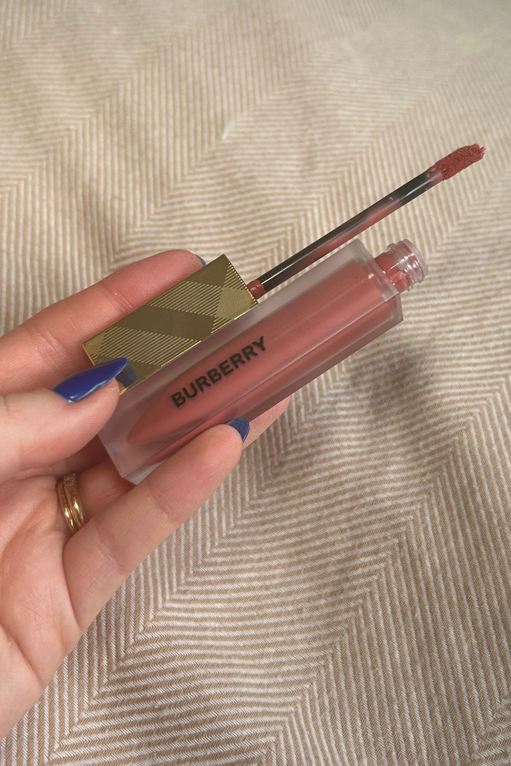 Burberry Kiss Liquid Matte Lipstick, Deep Rosewood Wand