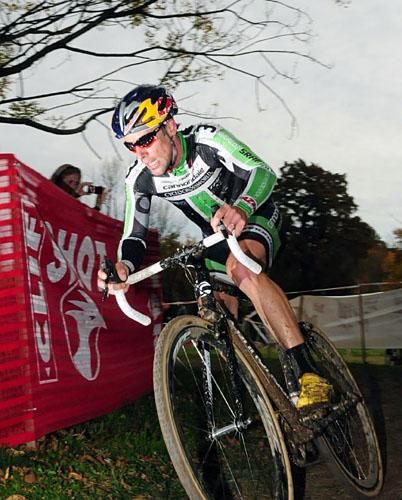 Tim Johnson (Cannondale/cyclocrossworld.com) leading through some S-turns.