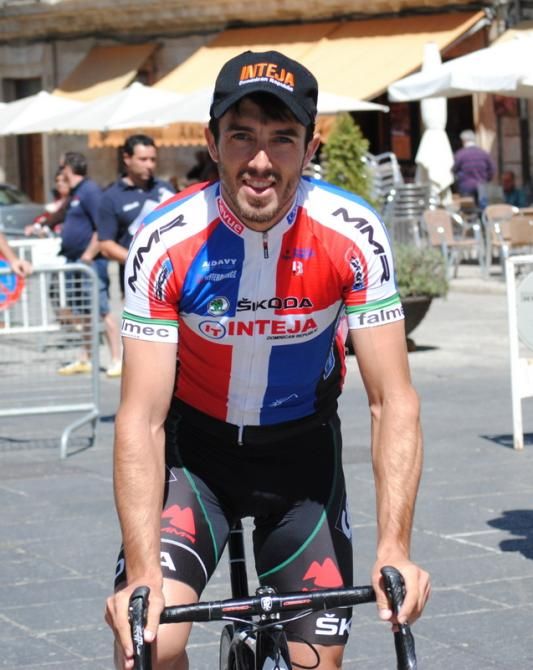 Diego Mil&aacute;n (Differdange), showcasing his Dominican champion jersey. Actually he wasn't born in the Dominican Republic, but in the Spanish village of Almansa. He acquired the Dominican nationality by marrying a girl from the Caribbean country, where he spends several months per year