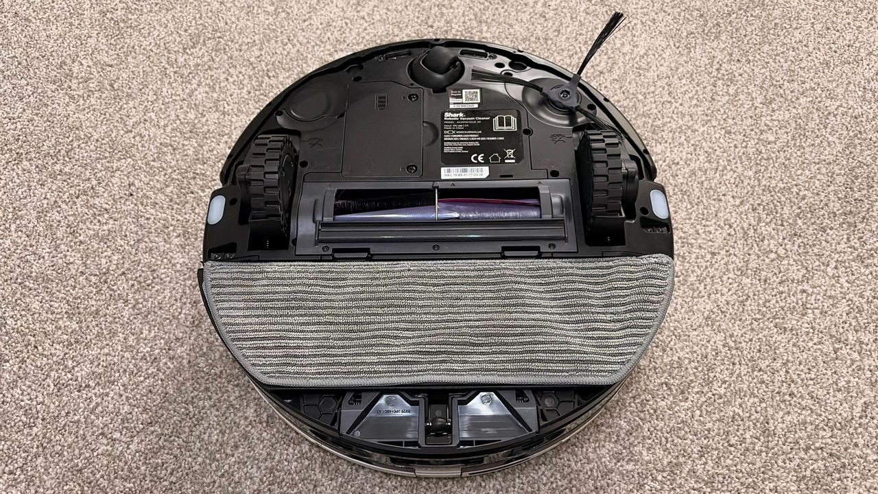 Shark PowerDetect 2-in-1 ThermaCharged NeverTouch photographed on a carpet with docking station
