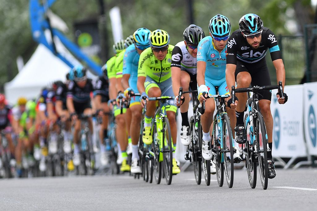 Xabier Zandio (Team Sky) sets the pace