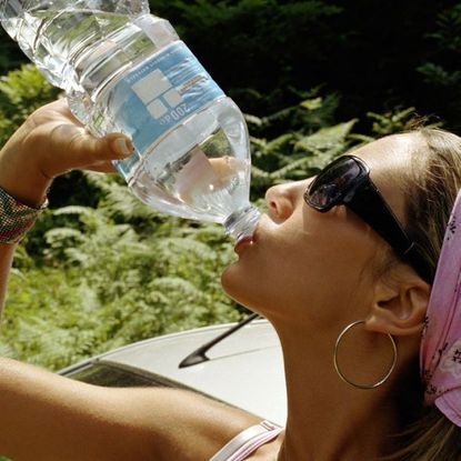 water bottle dangerous hot car