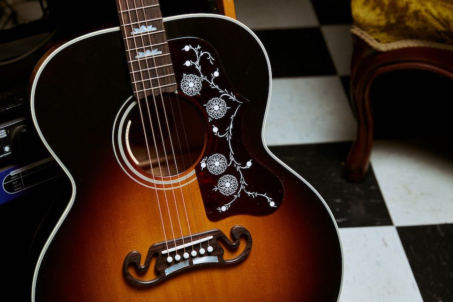 Gibson Noel Gallagher J-150