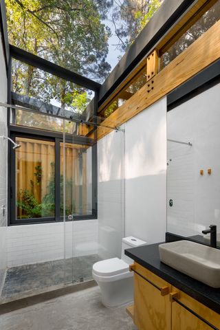 bathroom is open to the surrounding nature at Casa El Pinar