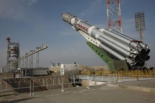 Proton Rocket Prepared to Launch Intelsat 22 Satellite