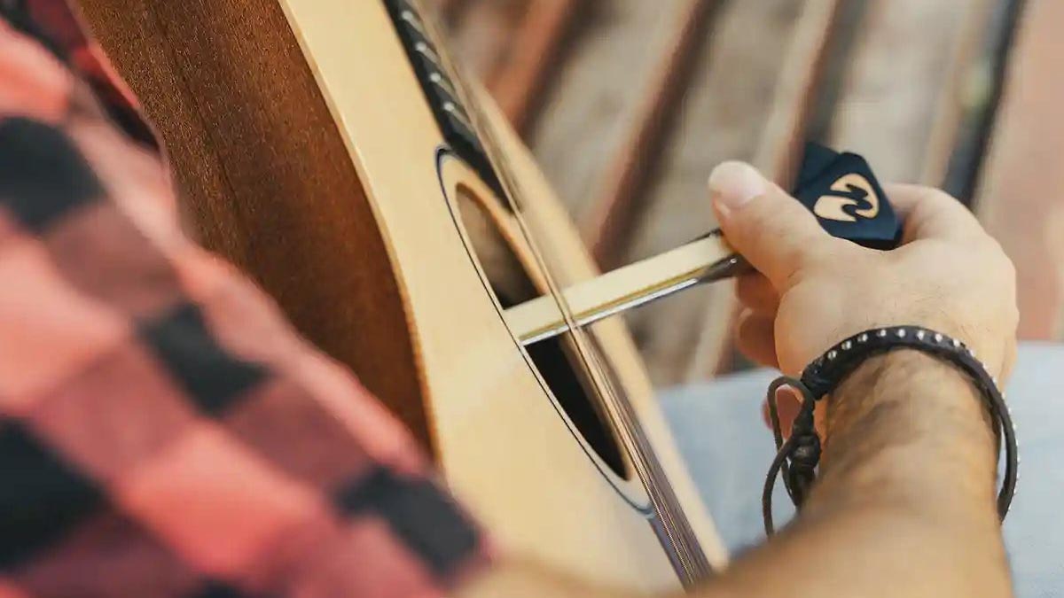 The Pickaso Guitar Bow is a mini-bow for acoustic guitar. It is double-sided with synthetic hairs and measures just over 6&quot; and has an integrated guitar pick.