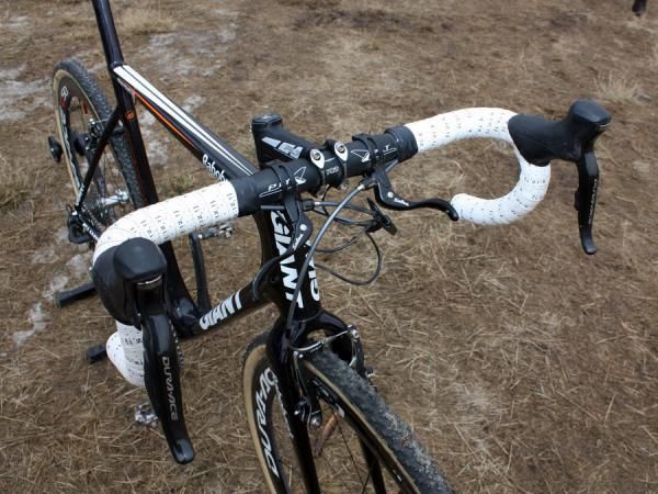 Given Adam Craig's (Rabobank-Giant) mountain bike roots, it's perhaps no surprise then to find a set of top-mount brake levers clamped on to his PRO bars.