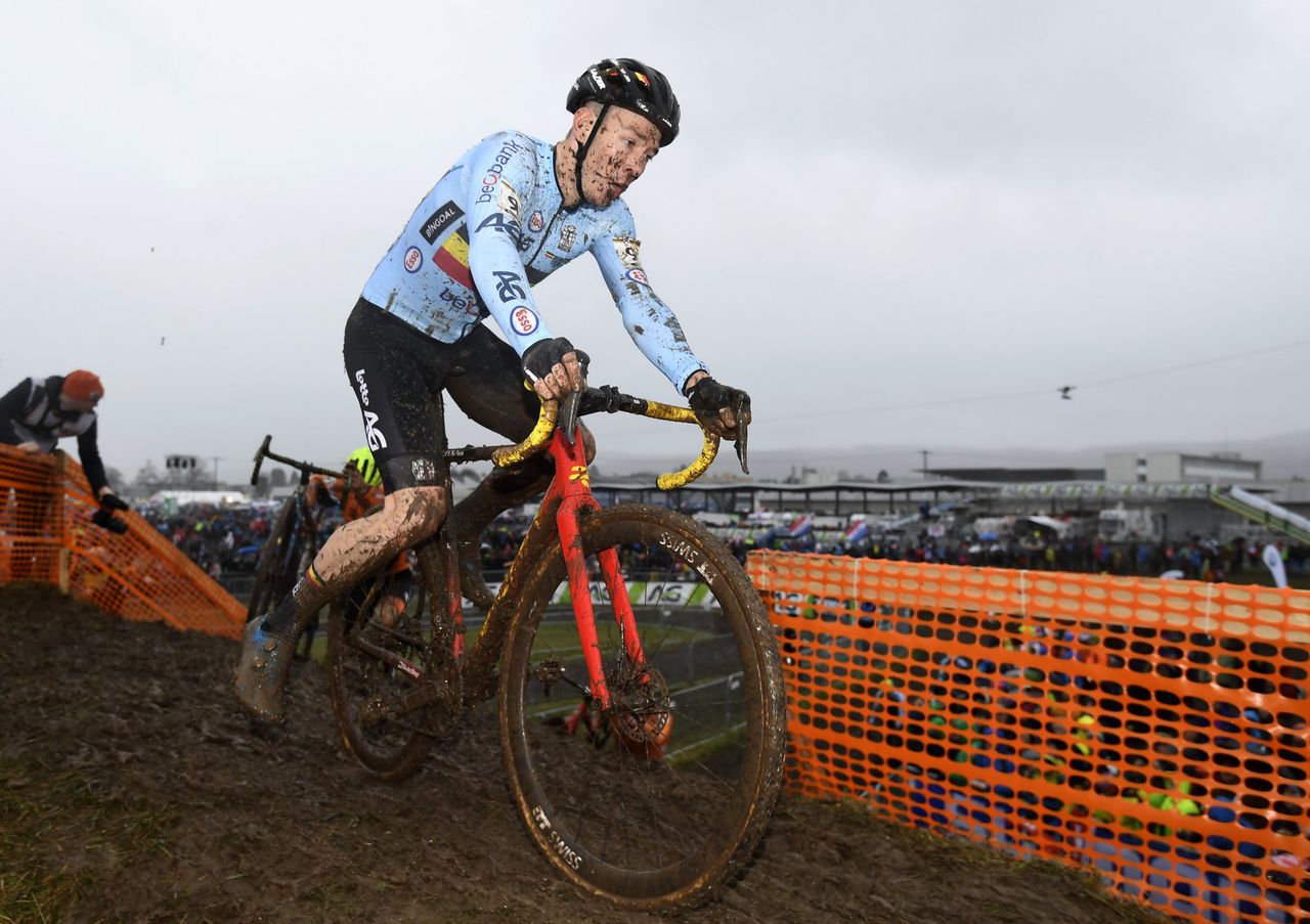 Laurens Sweeck remounts after a climb