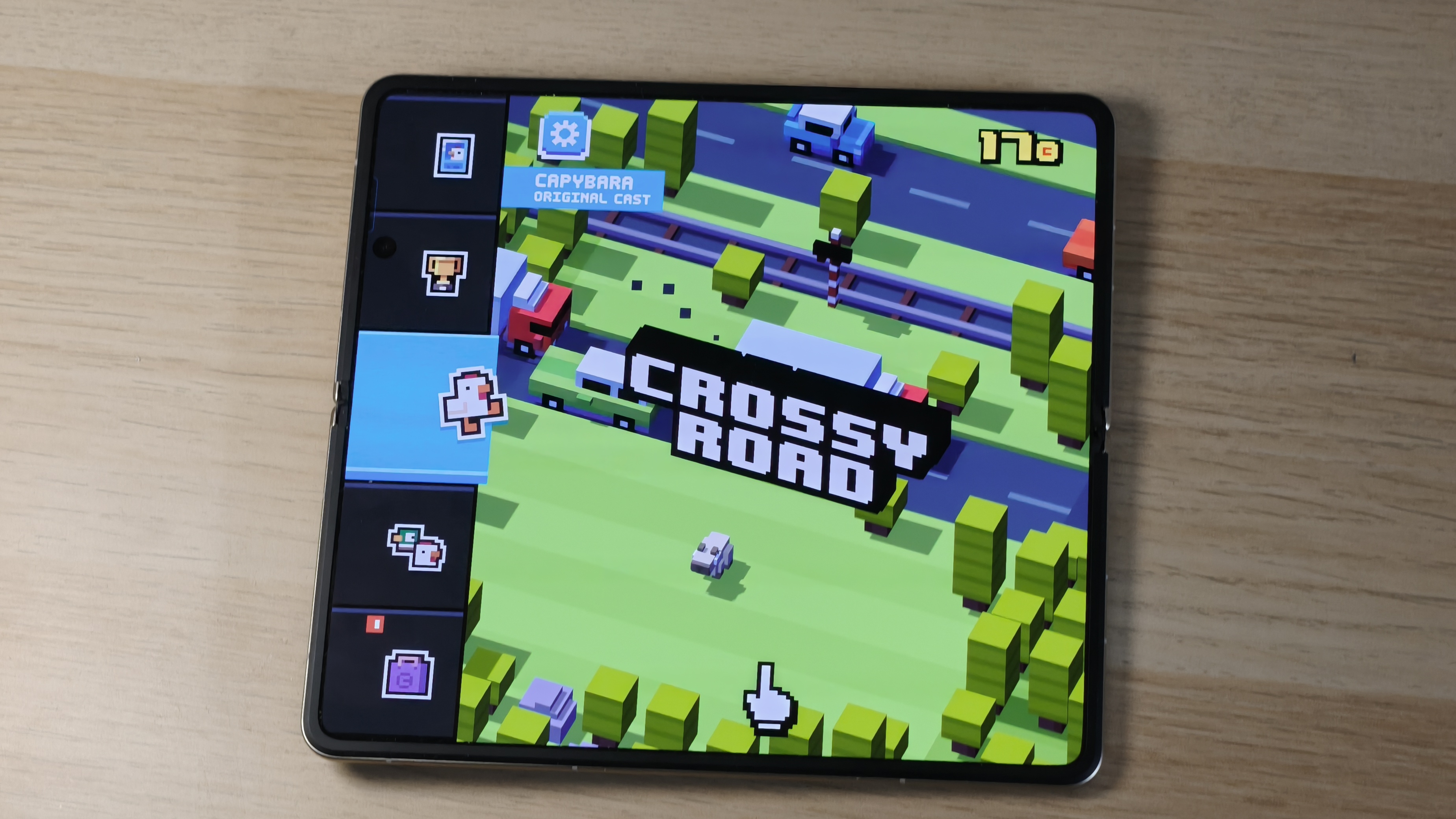 Crossy Road open on the Honor Magic V5