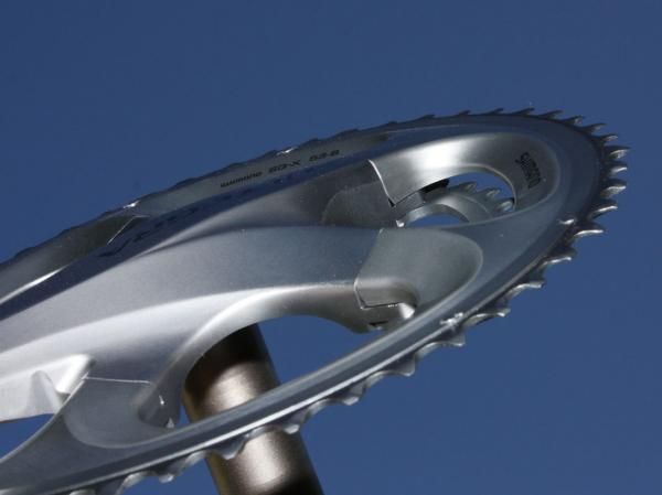 The deep-profile spider also contributes to the outstanding chainring rigidity.