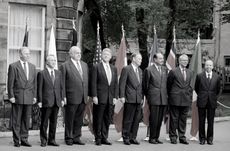 World leaders at the 1995 G7 summit.